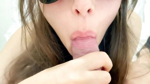 Girlfriend Gives Sloppy Close Up Blowjob...